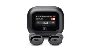 JBL Live Beam 3 ブラックのスマート充電ケースとイヤホン本体の公式外観写真